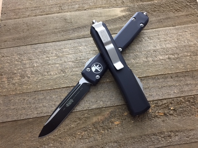 Нож Microtech Ultratech Satin 121-1 с автоматическим открытием/закрытием клинка.