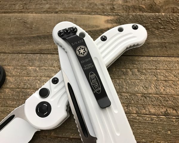 Нож Microtech LUDT 135-1ST автоматическим открытием клинка.