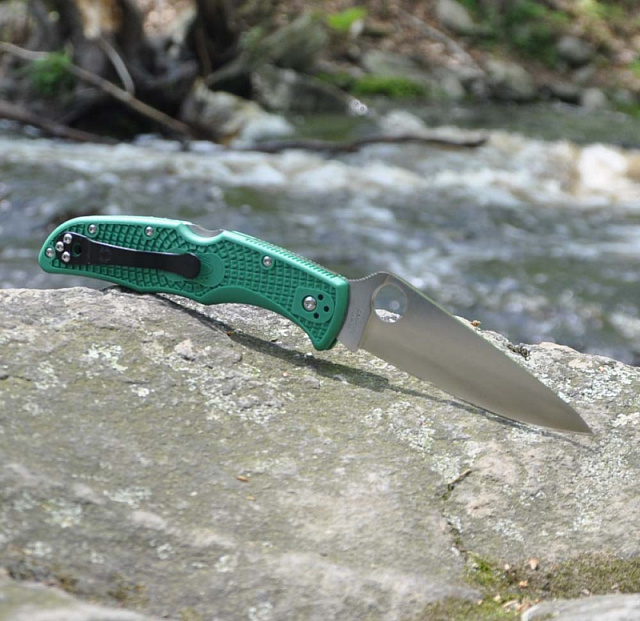 Складной нож Spyderco Endura Flat Ground Green C10FPGR