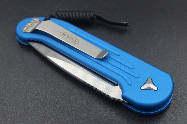 Нож Microtech LUDT 135-4BL c автоматическим открытием клинка.