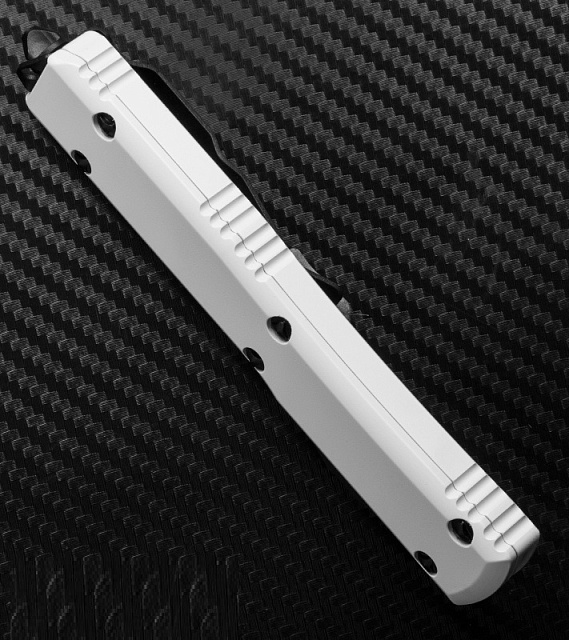 Нож Microtech Ultratech Storm Trooper 121-1ST с автоматическим открытием/закрытием клинка.