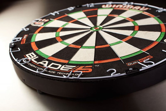 Мишень Winmau Blade 5 Dual Core (Профессиональный уровень)